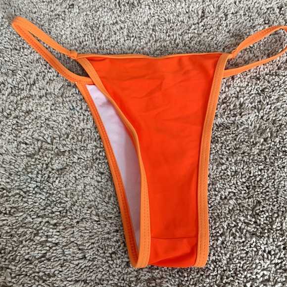 3 bathing suits - Picture 5 of 7